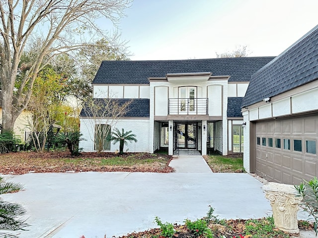 view of front of home featuring a balcony