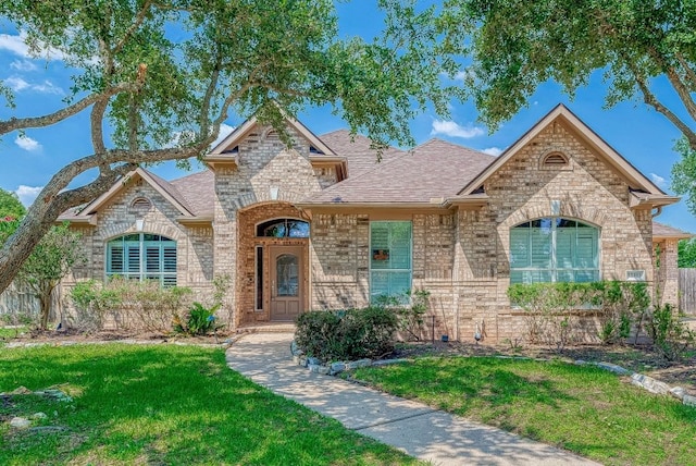 view of front of house with a front lawn