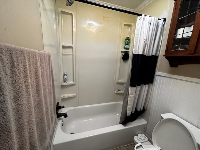 bathroom featuring crown molding and shower / bathtub combination with curtain