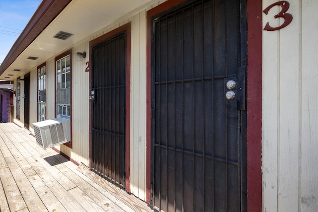 property entrance featuring a deck