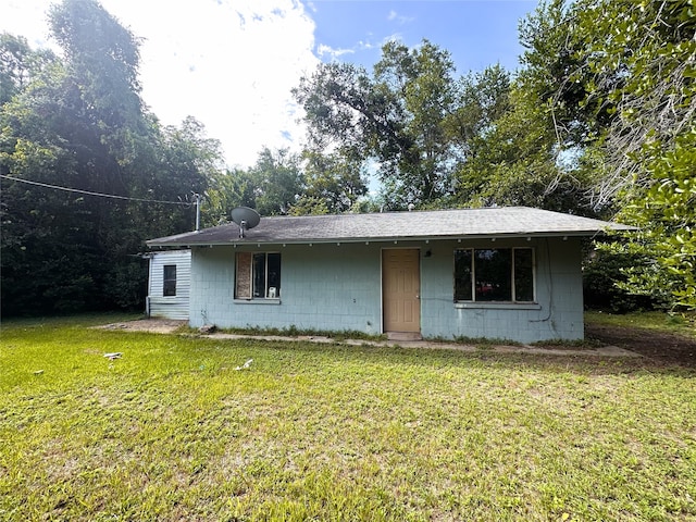 ranch-style home with a front lawn