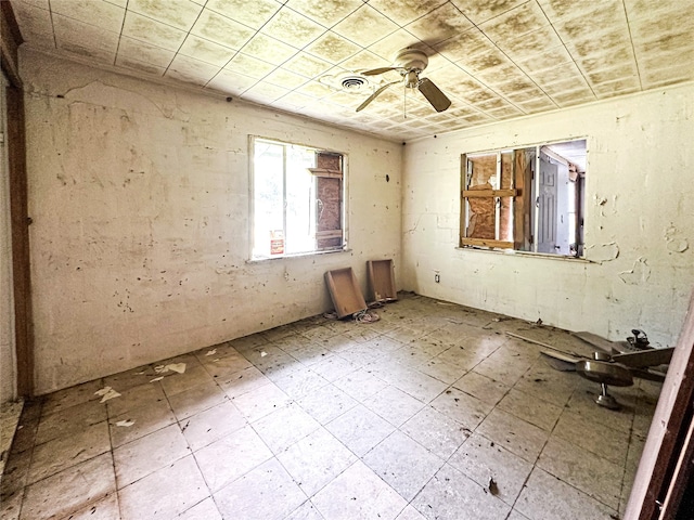 spare room with ceiling fan and light tile patterned flooring