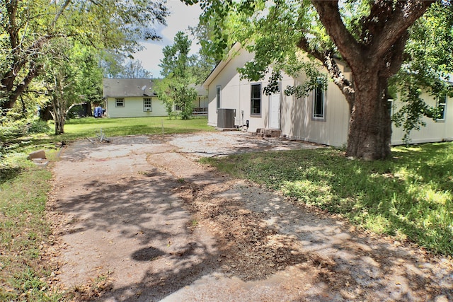 view of yard with central AC unit