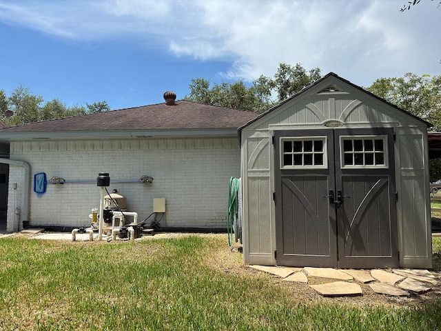 view of outdoor structure featuring a yard