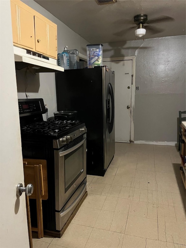 kitchen featuring appliances with stainless steel finishes and ceiling fan