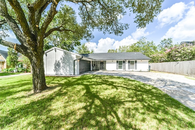 ranch-style home featuring a front yard