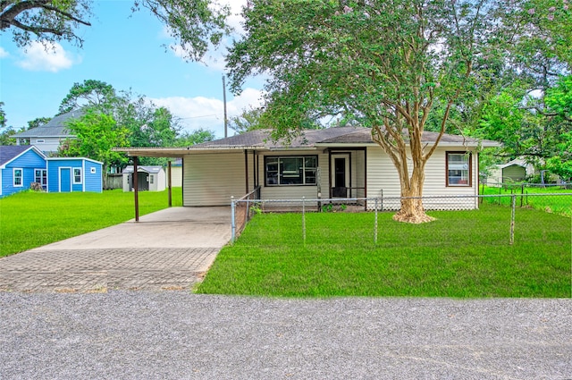 view of front of house featuring a front lawn and a carport