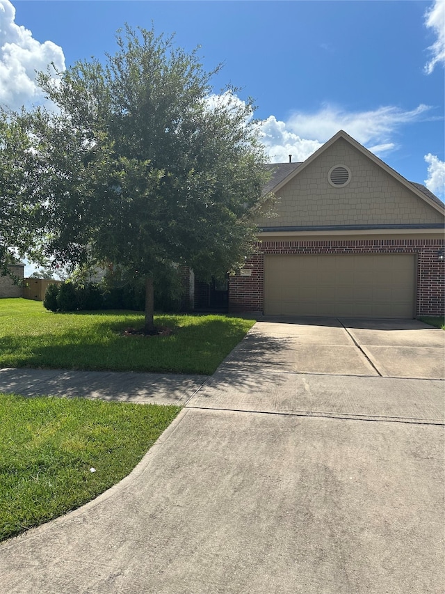 view of front of property featuring a garage and a front yard