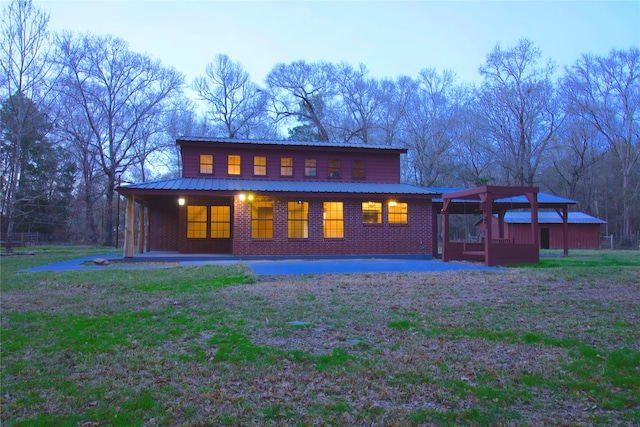 back of house featuring a yard