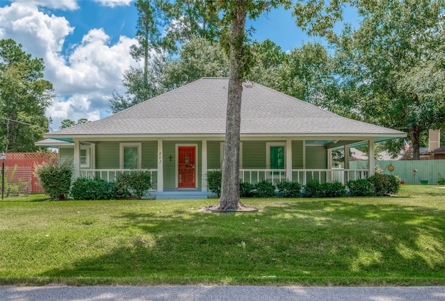 farmhouse inspired home featuring a front yard