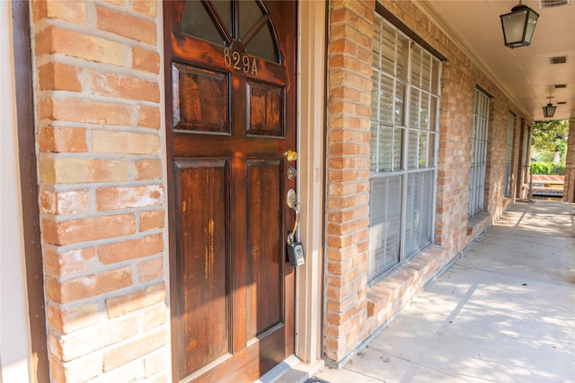 entrance to property featuring a porch