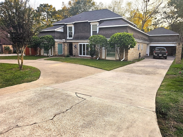 view of front of property featuring a garage and a front lawn