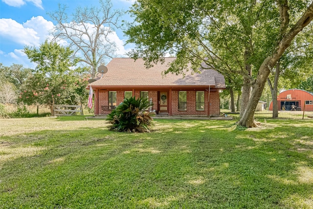 view of front of home featuring a front lawn