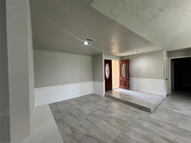 empty room featuring a textured ceiling