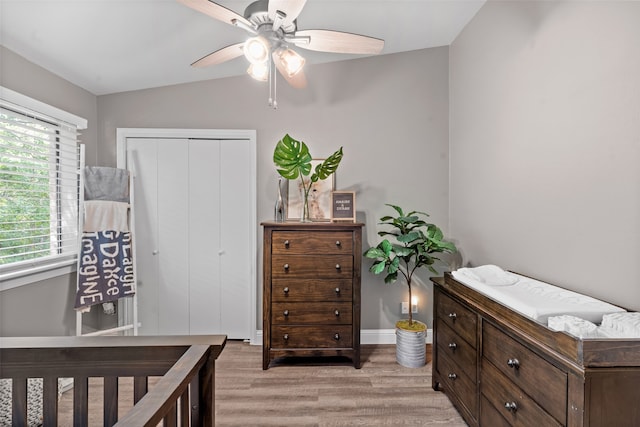 bedroom with ceiling fan, a closet, vaulted ceiling, and light hardwood / wood-style floors