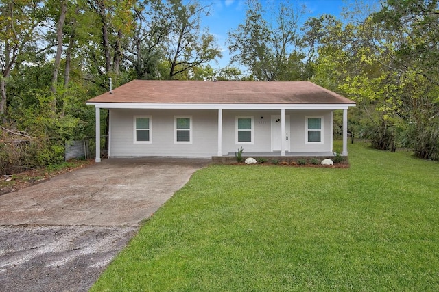 view of front of house featuring a porch and a front lawn