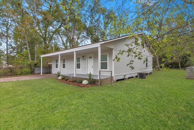 view of front facade with a front lawn and a porch