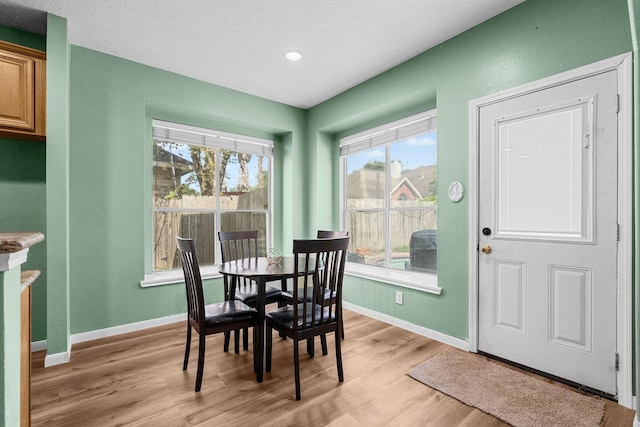 dining area featuring light wood-style floors, recessed lighting, and baseboards