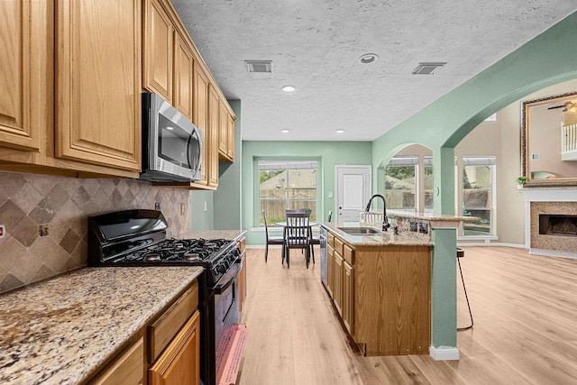 kitchen with light wood-style floors, visible vents, appliances with stainless steel finishes, and a sink