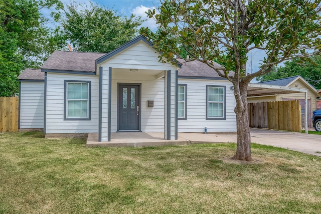 view of front of property with a front lawn