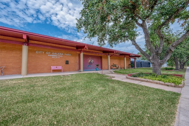 view of front of property with a front lawn