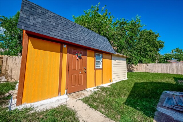 view of outbuilding featuring an outdoor structure and a fenced backyard