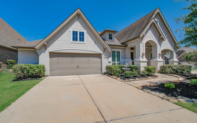 view of front facade featuring a garage