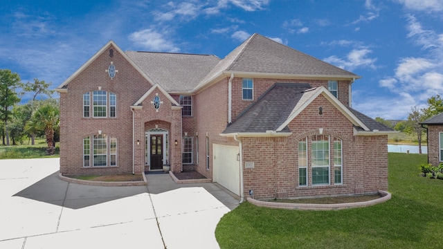 view of front facade with a garage and a front yard