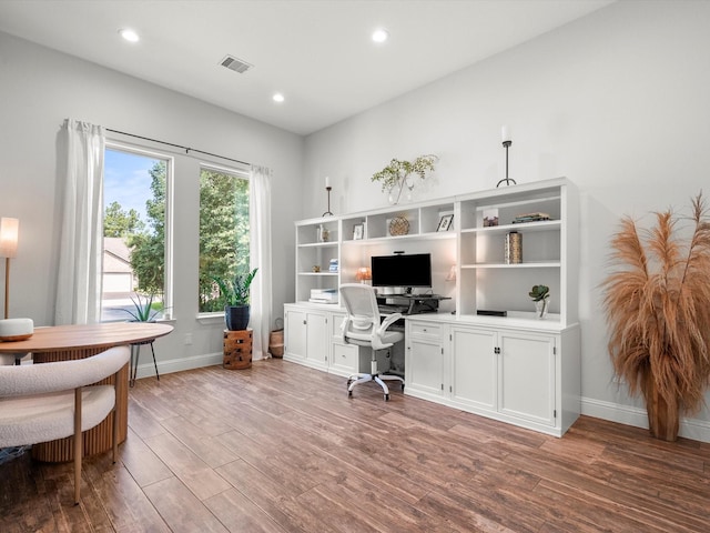 office with baseboards, visible vents, wood finished floors, and recessed lighting