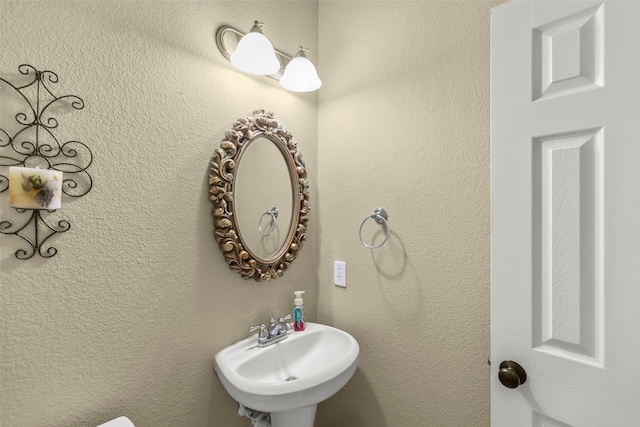 bathroom featuring sink