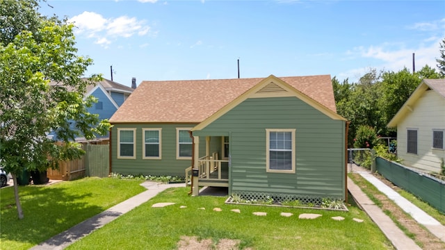 bungalow featuring a front yard