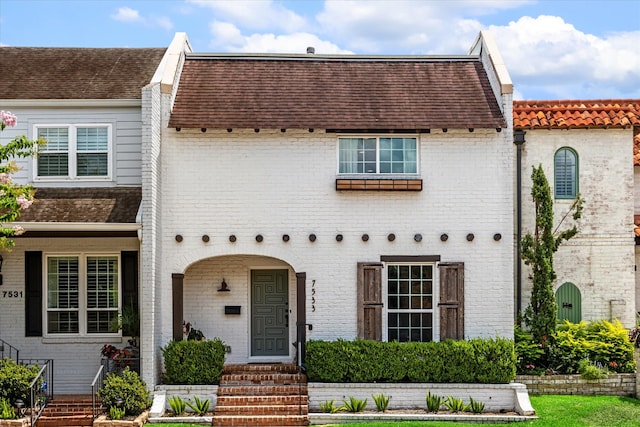 view of front of house