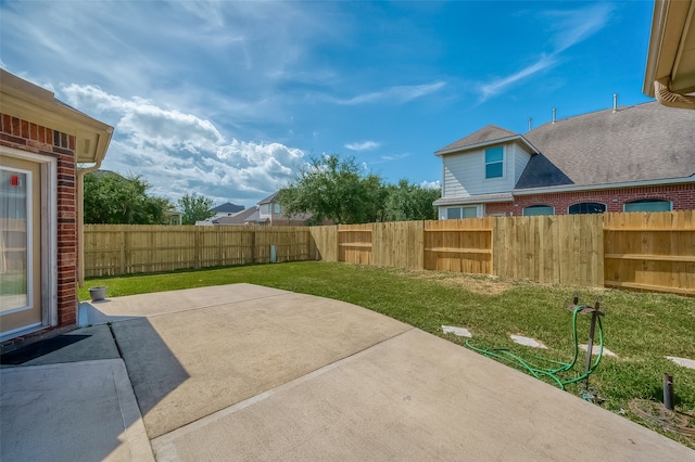 view of yard featuring a patio