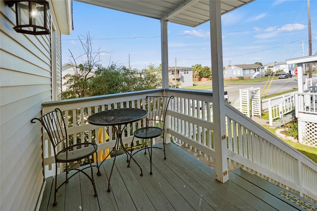 Listing photo 3 for 2108 56th St, Galveston TX 77551