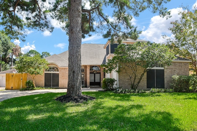 view of front of home with a front lawn