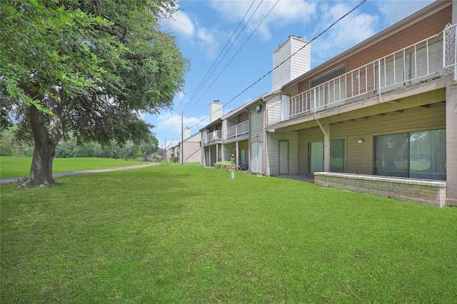 view of yard featuring a balcony