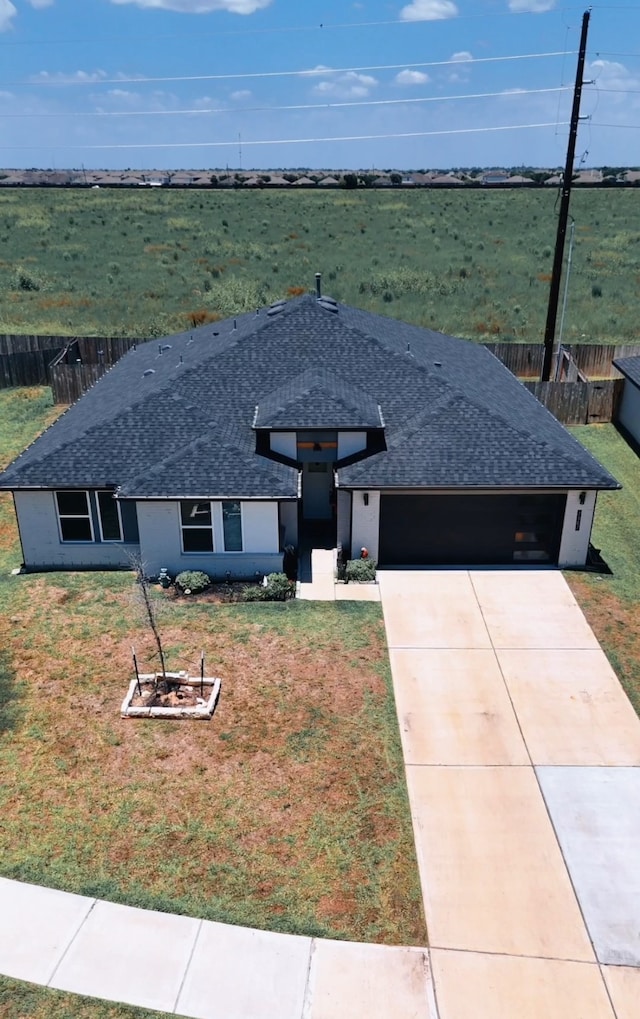 view of front facade featuring a front lawn and a garage