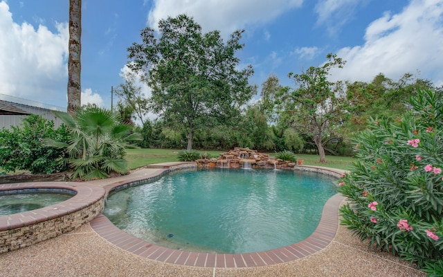 view of swimming pool