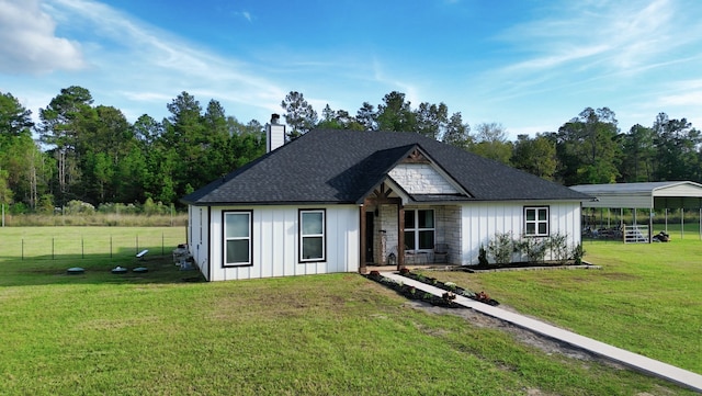 view of front of home featuring a front yard and a carport