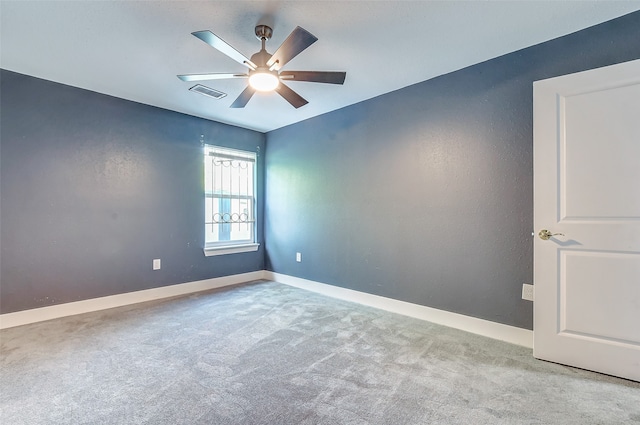 unfurnished room with light carpet and ceiling fan