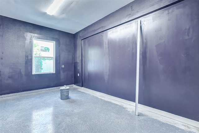 spare room featuring concrete floors