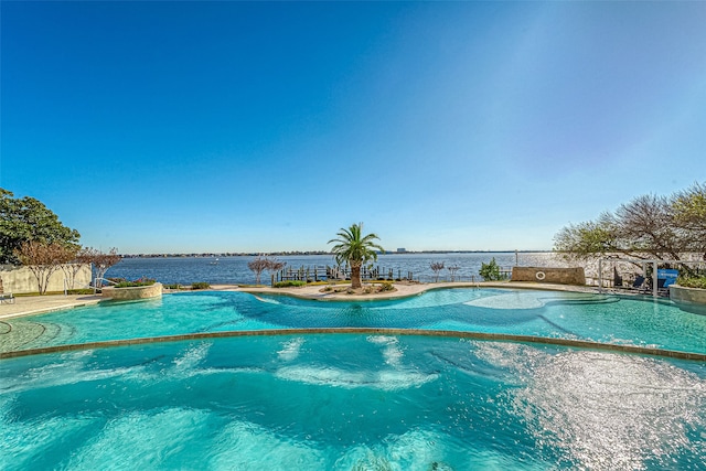 view of swimming pool