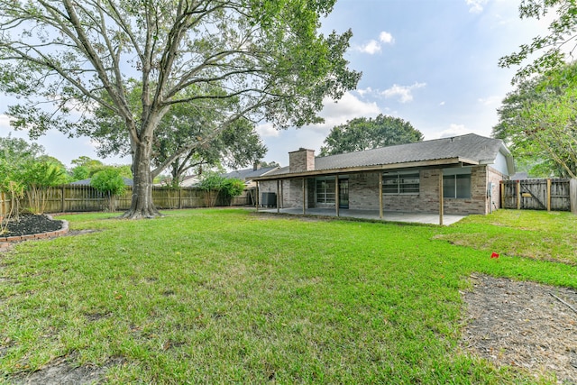 view of yard featuring a patio area