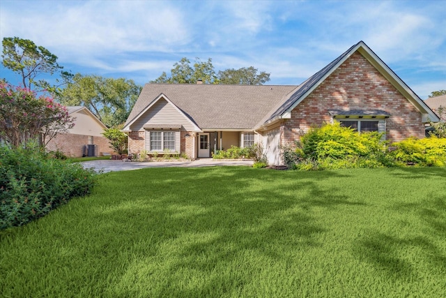 view of front of home with a front lawn