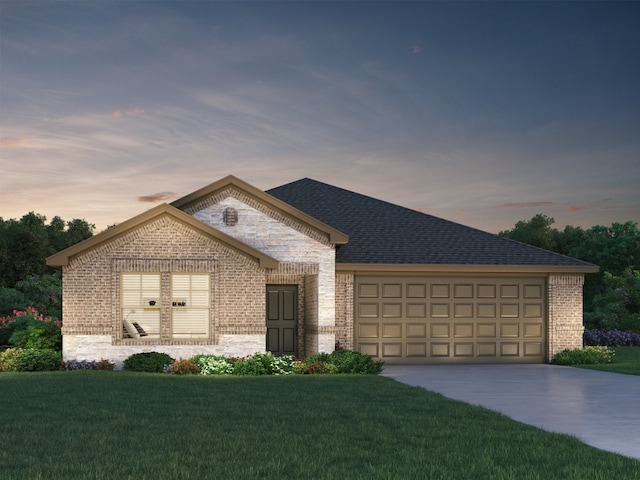 view of front of home featuring a yard and a garage