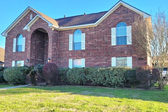 view of front of property with a front yard