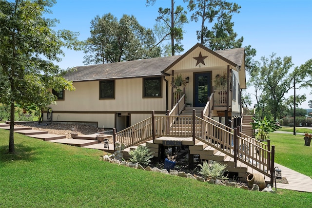 view of front facade featuring a front yard