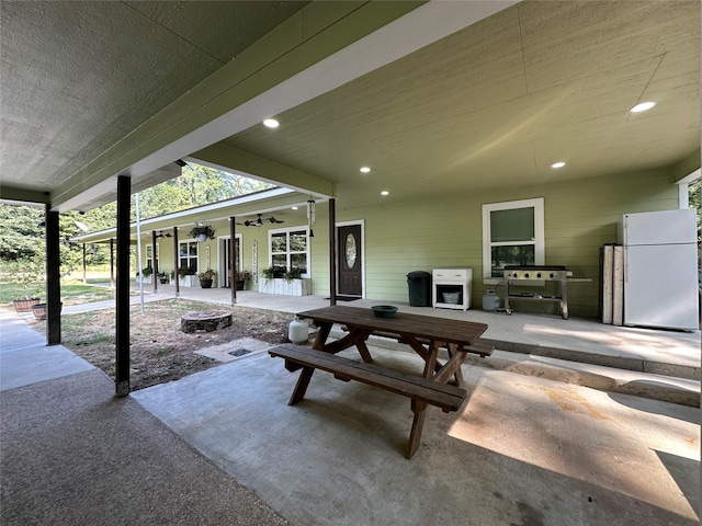 view of patio with ceiling fan