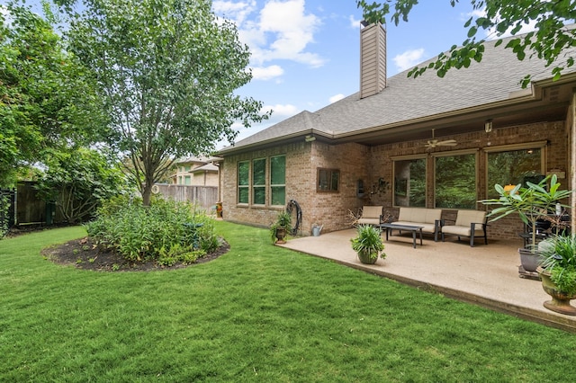 view of yard featuring a patio area