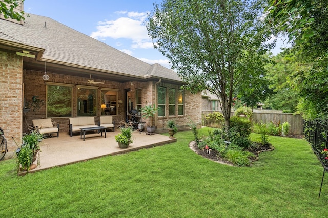 view of yard featuring a patio